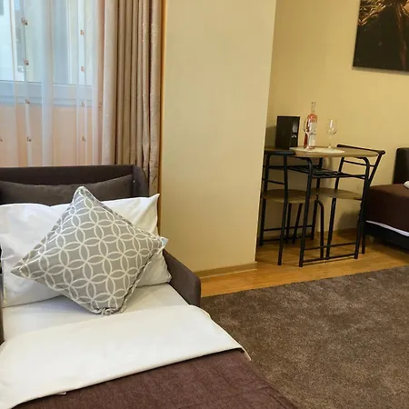 Carmen's One -garsoniera Decomandata *