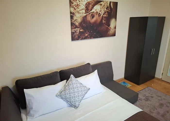 Carmen's One -garsoniera Decomandata Apartment