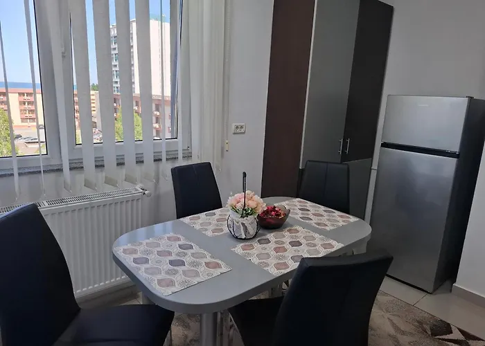 Апартаменты Carmen's One -garsoniera Decomandata